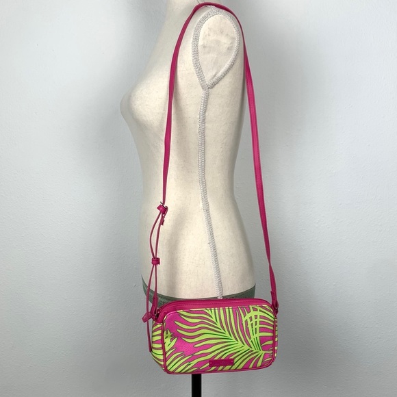Vera Bradley Handbags - NWOT Vera Bradley cross body purse